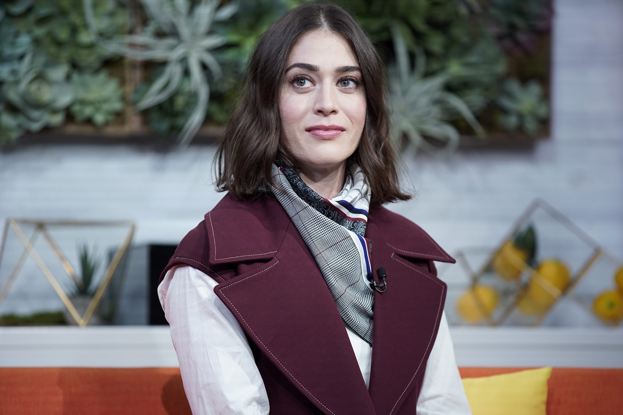 Lizzy Caplan's Blonde Hair in The Class - wide 4
