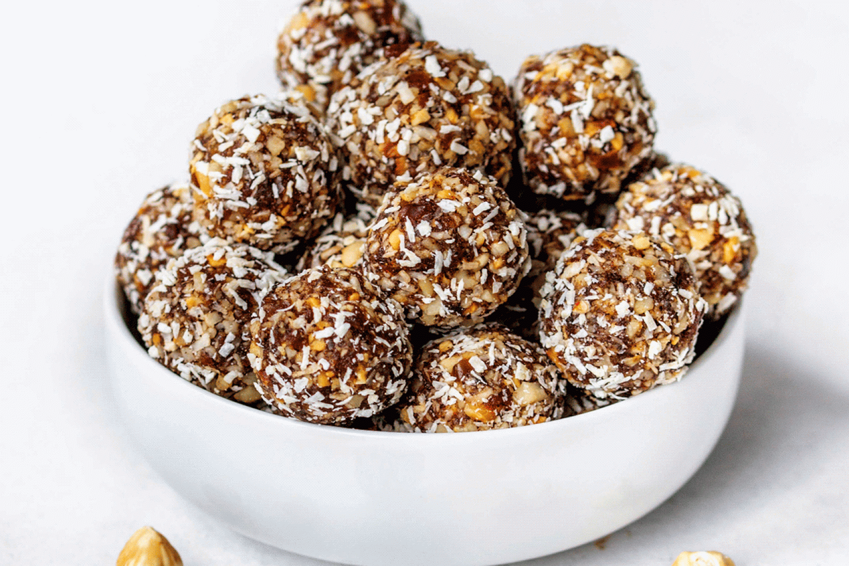 Energy ball recipe: snack on hazelnut & coffee balls for energy