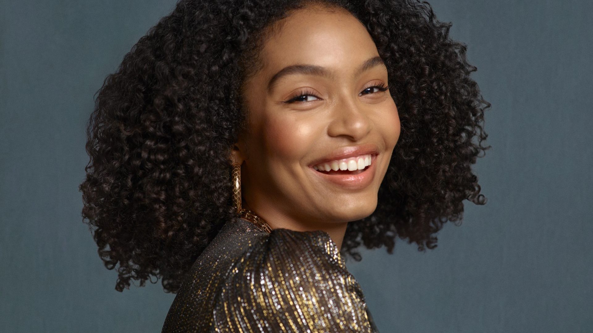 The Stacked Bob is 2022's Chicest Hairstyle for Curly Hair