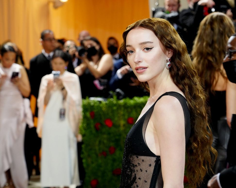 Phoebe Dynevor's new brunette hair the Met Gala 2022