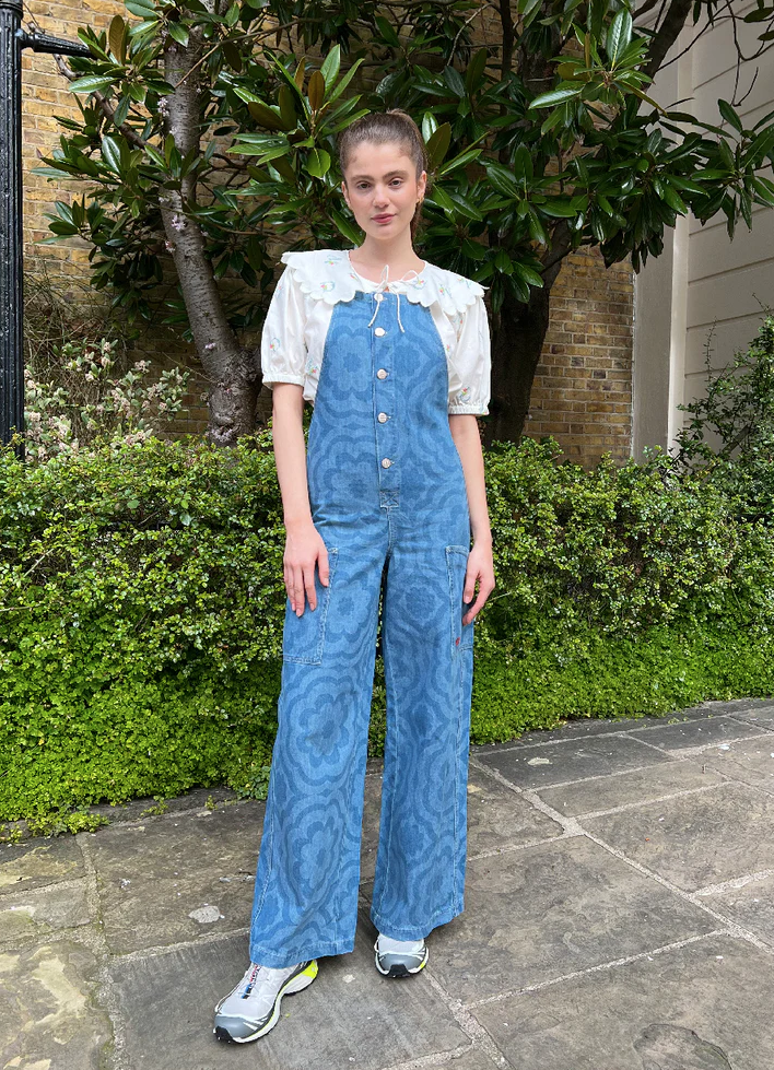 Comfortable fashion: dungarees to buy 2022 and how to wear them