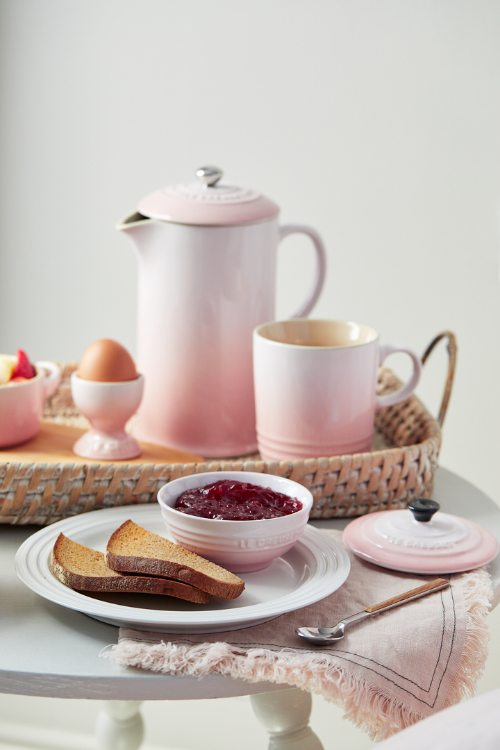 https://images-stylist.s3-eu-west-1.amazonaws.com/app/uploads/2023/02/20110132/shell-pink-breakfast-details-004-retouched.jpg