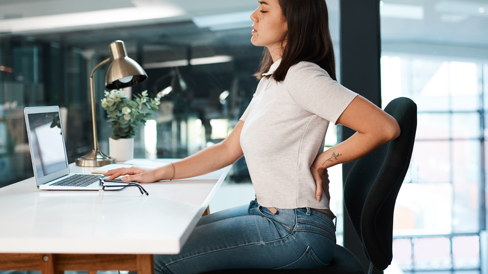 Back pain stretches: “I tried 3 ways to improve my posture and this is what happened”